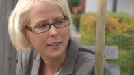 Isännöintiliiton lakiasiantuntija, OTM, Marina Furuhjelm saa kuulla usein taloyhtiöiden lapsimelukiistoista 