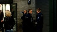 Ampuminen The Tiger yökerhossa Helsingissä. Poliisi valokuvasi yökerhosta poistuneita.