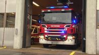 Paloauto lähtee hälytykselle Kuopion paloasemalla.