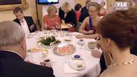 Kahvipöytävieraita linnanjuhlissa