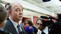 Ranskan valtiovarainministeri Pierre Moscovici puhuu toimittajille.