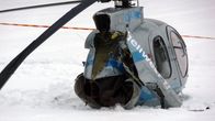 Pellolle hätälaskun tehnyt helikopteri lähikuvassa