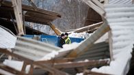 Onnettomuustutkintaa Laukaan ratsastuskoulun romahtaneella maneesilla Laukaalla.