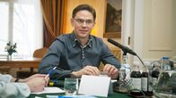Pääministeri Jyrki Katainen YLE Radio Suomen pääministerin haastattelutunnilla Kesärannassa Helsingissä 17. helmikuuta.
