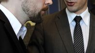 Pekka Himanen luovutti Suomen henkisen ja aineellisen hyvinvoinnin tekijöitä analysoivan Kukoistuksen käsikirjoituksen hallitukselle Helsingissä 10. maaliskuuta 2010. Raporttia oli ottamassa vastaan muun muassa silloinen valtiovarainministeri Jyrki Katainen.