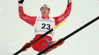 Björn Dählie ylittää maaliviivan 10 kilometrin kilpailussa Trondheimin MM-kisoissa vuonna 1997.