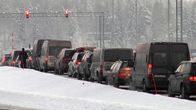 Autojono Nuijamaan raja-asemalla.