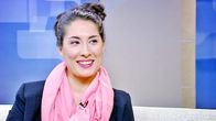 Darya Pakarinen, joka on Månskensorkester-yhtyeen kanssa kiertueella Suomessa.