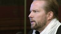 Pekka Himanen esittelemässä tulevaisuustutkimustaan Säätytalolla.