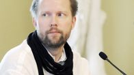 Pekka Himanen tulevaisuustutkimuksensa tiedotustilaisuudessa Smolnassa 