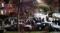 Poliiseja Watertownin esikaupunkialueella Bostonissa 19. huhtikuuta.