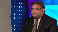 Timo Soini istuu Ajankohtaisen kakkosen studiossa.
