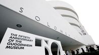 Guggenheim-museon viisikymmentävuotispäivää vietetään New Yorkissa.
