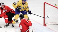 Henrik Sedin tekee 2-1-maalin.