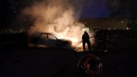 Palomiehet sammuttivat palavaa autoa Kistassa 
