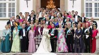 Euroopan kuninkaalliset poseeravat yhteiskuvassa Kruununprinssi Frederikin ja Mary Donaldsonin hääjuhlissa Kööpenhaminassa. 