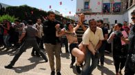 Turvamiehet pidättivät Femen-aktivisteja Tunisiassa 29. toukokuuta