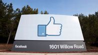 Facebookin pääkonttorin kyltti Menlo Parkissa, Kaliforniassa. 