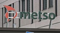 Metson logo rakennuksen katolla.