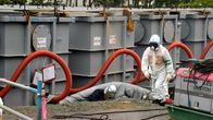 Energiayhtiö TEPCO:n työntekijöitä Fukushiman voimala-alueella.