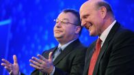 Stephen Elop ja Steve Ballmer Nokian ja Microsoftin yhteistyötä käsitelleessä lehdistötilaisuudessa.