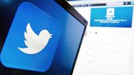 Twitterin logo tietokoneen ruudulla.