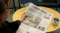 Nainen lukee Hämeen Sanomia 