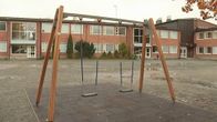 Väinölän koulun pihan keinu