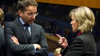 Euroryhmän johtaja ja Hollannin valtiovarainministeri Jeroen Dijsselbloem ja Portugalin valtiovarainministeri Maria Luis Albuquerque keskustelevat EU:n jäsenmaiden valtiovarainministereiden Ecofin-kokouksessa.