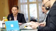 Pääministeri Jyrki Katainen YLE Radio Suomen pääministerin haastattelutunnilla Kesärannassa sunnuntaina 8. joulukuuta.