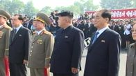 Kim Jong-Unin lähipiiriä.