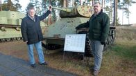 Panssarimuseosäätiön hallituksen pj. Jari Lemmetyinen ja Panssarimuseon johtaja Timo Teräsvalli.