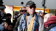Dennis Rodman tapasi toimittajia Pekingin kansainvälisellä lentokentällä matkallaan Pohjois-Koreaan.