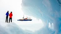 Etelämantereelle jumiin jäänyt venäläisalus MV Akademik Shokalskiy 30. joulukuuta 2013. 