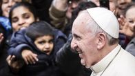 Paavi Franciscus väkijoukon edessä Roomassa, 3. tammikuuta 2014.