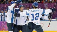 Suomi tuulettaa 1-1 -tasoitusta.