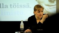 Puoluesihteeri Taru Tujunen elokuvassa Presidentintekijät.