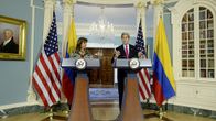 Maria Holguin ja John Kerry