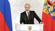 Vladimir Putin pitää puhettaan.