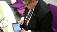 Timo Soini teke testiä.