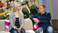 Emilia Pikkarainen ja Valtteri Bottas keskustelevat.
