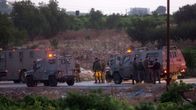 Israelilaisia sotilaita Hebronin kylän lähellä Halhulissa, josta poikien ruumiit löydettiin.