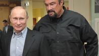 Venäjän presidentti Vladimir Putin ja näyttelijä Steven Seagal vierailivat taistelulajien keskuksessa Moskovassa maaliskuussa 2013.