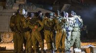 Israelin armeijan sotilaat valmistautuivat taisteluihin Gazan rajalla lauantaina 19. heinäkuuta.