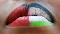 Palestiinaa tukeva mielenosoittaja oli maalannut huuliinsa maan lipun värit Lontoossa järjestetyssä mielenilmauksessa 26. heinäkuuta.