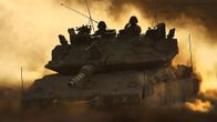 Israelin maajoukkoja poistui Gazan kaistalta auringon laskiessa sunnuntaina.