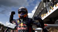Daniel Ricciardo tuulettaa voittoa Belgian F1-osakilpailussa.