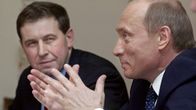 Andrei Illarionov (vas.) sekä venäjän presidentti Vladimir Putin.