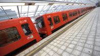 Metrojuna Vuosaaren asemalla Helsingissä