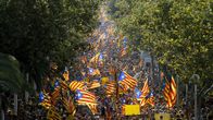 Kansanäänestystä Katalonian itsenäistymisestä kannattavien kulkue Barcelonassa, Espanjassa, 11. syyskuuta.